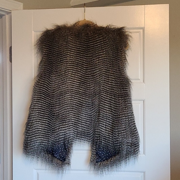 Cute Vest - Picture 3 of 3